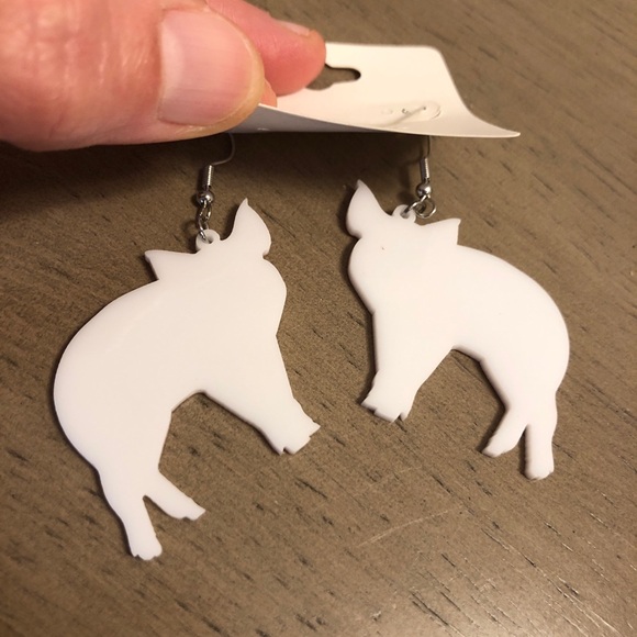 Jewelry - Adorable Pink Pig Earrings - Picture 4 of 6